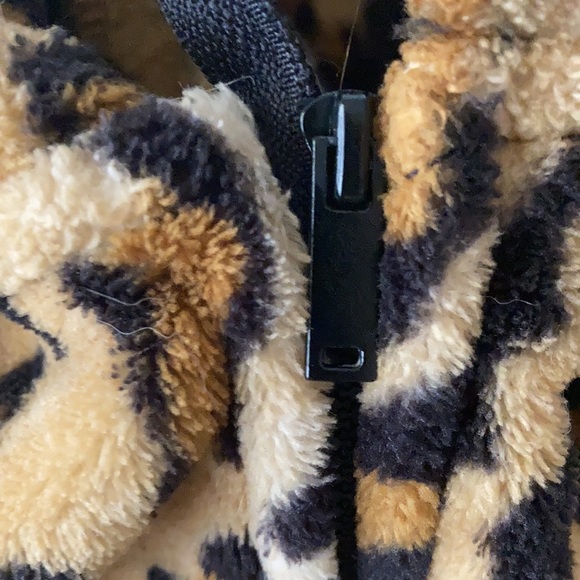 Footed Animal print leopard one piece pajamas, size XL kids, great costume! - Picture 8 of 13